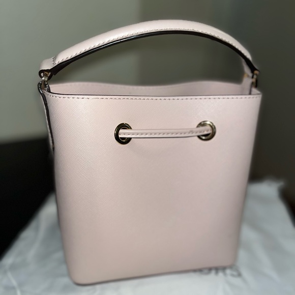 *MICHAEL KORS SMALL BUCKET BAG* - Picture 4 of 6